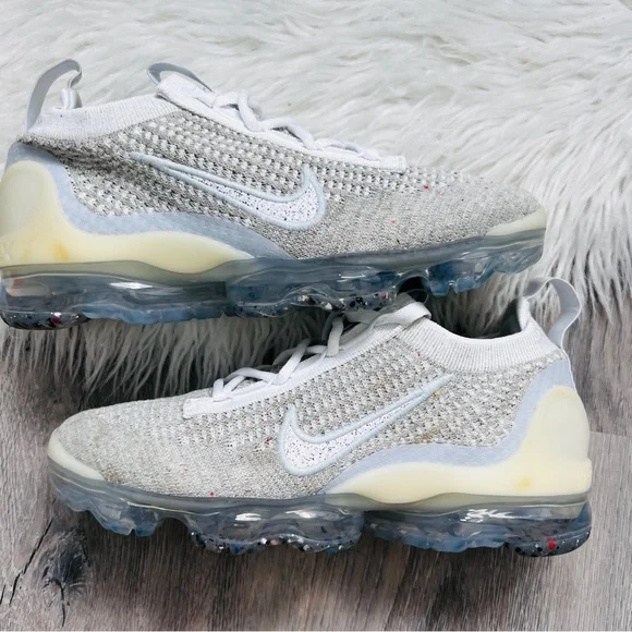 NWT Air Vapormax 2021 Women’s Shoes - Picture 7 of 9